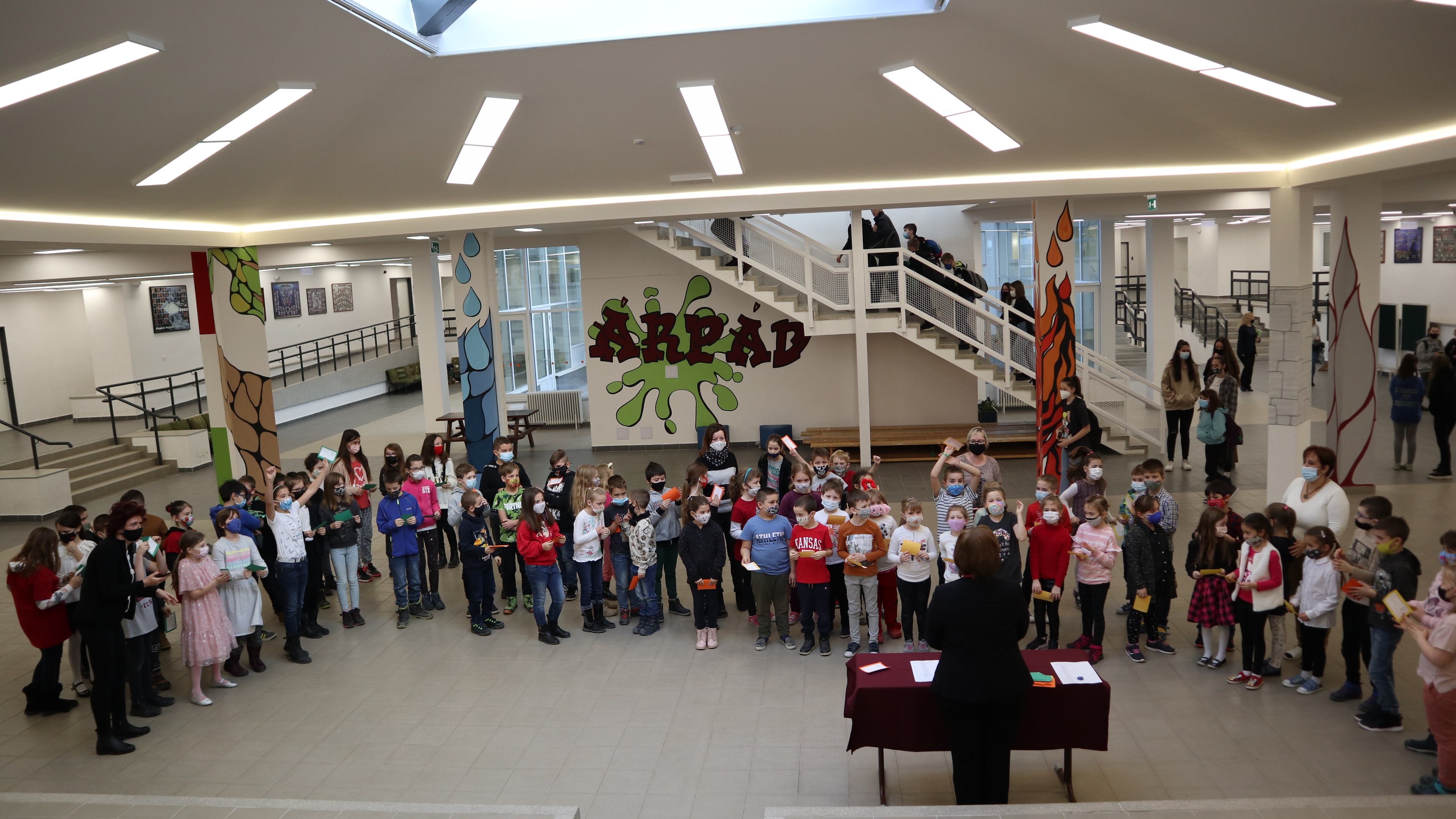 Félévi értesítőt osztottunk