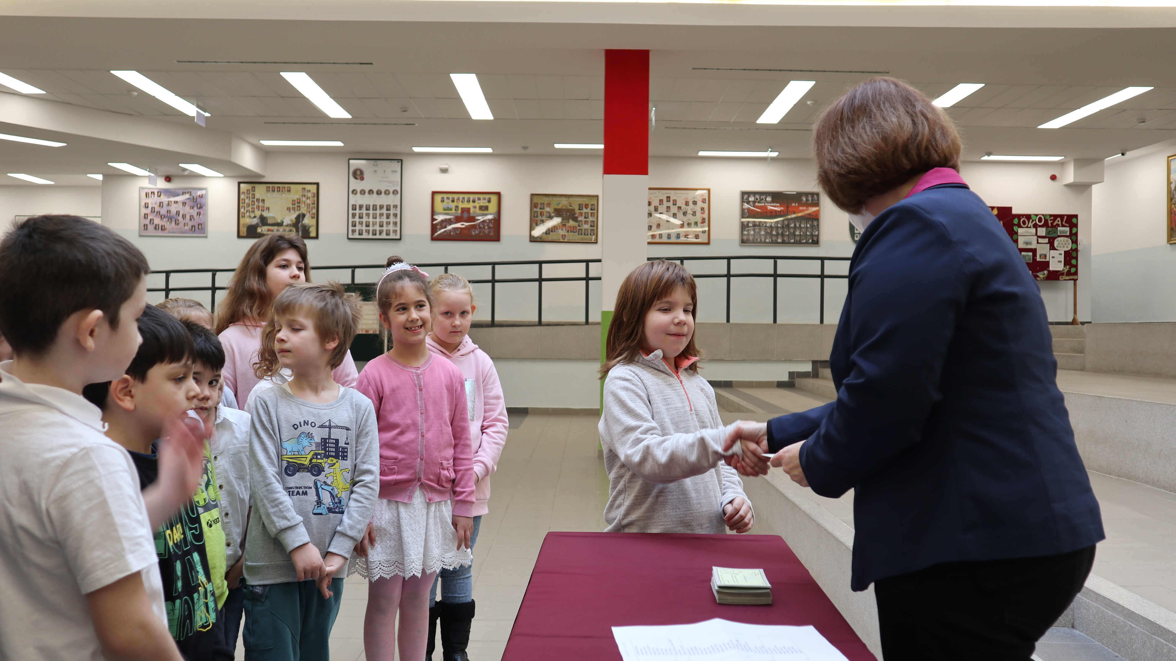 Félévi értesítőt osztottunk