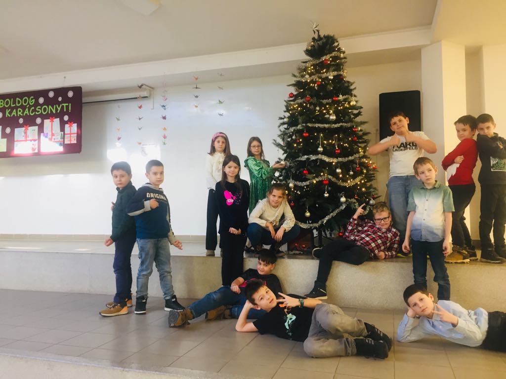 Boldogságórák decemberben